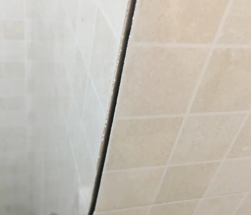 水城瓷砖空鼓维修公司分享阳台瓷砖脱落的修复过程可以分为以下几个步骤